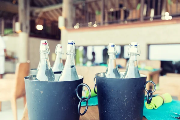 Bottles of water in ice bucket at hotel restaurant — Stock Photo, Image