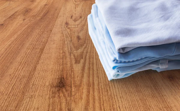 Close up of baby boys clothes for newborn on table — Stock Photo, Image