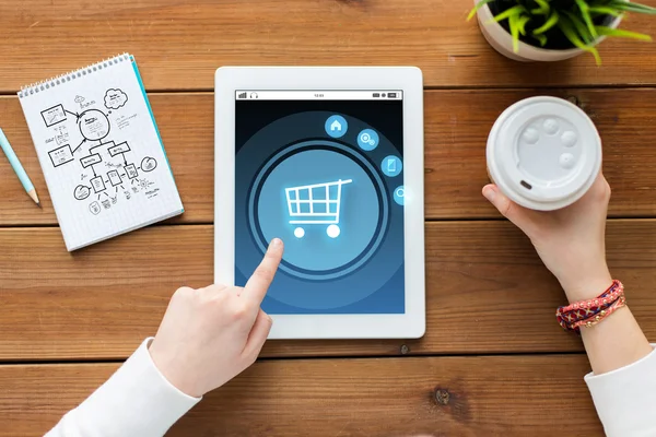 Close up of woman with tablet pc on wooden table — Stock Photo, Image