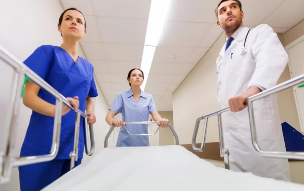 Medics carrying hospital gurney at emergency — Stock Photo, Image