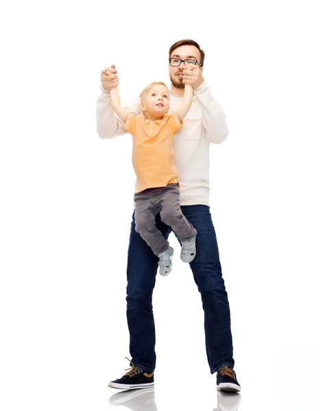 Vader met zoon spelen en plezier hebben — Stockfoto