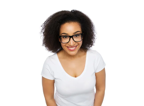 Mujer africana feliz o estudiante en gafas graduadas — Foto de Stock