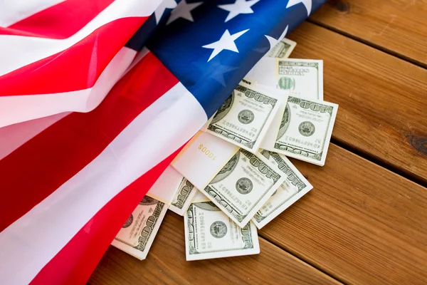 Amerykański Dolar i flaga gotówki z bliska — Zdjęcie stockowe