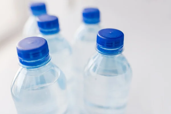 Close up of bottles with drinking water on table — Stock Photo, Image