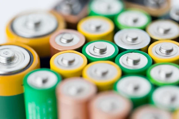 Primo piano delle batterie alcaline — Foto Stock