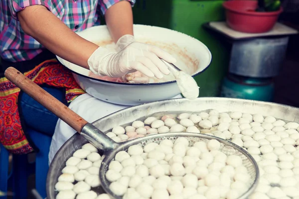 Close up of cook frying meatballs at street market — Stock Photo, Image