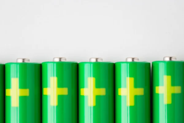 Close up van groene alkaline batterijen — Stockfoto