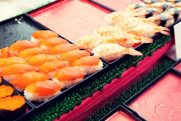 Sushi sets at asian street market — Stock Photo, Image