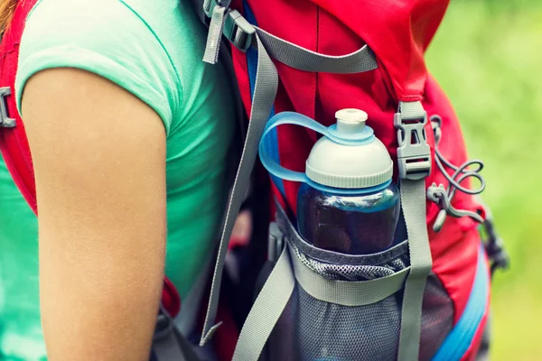 Close up of woman with water bottle in backpack — Stock Photo, Image