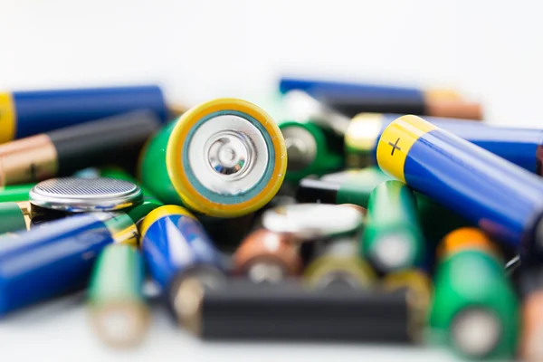 Close up van alkaline batterijen — Stockfoto