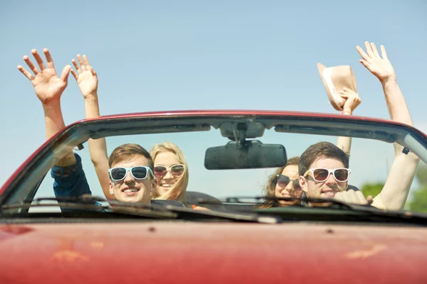 Happy friends driving in cabriolet car at country — Stock Photo, Image