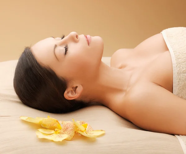 Woman in spa salon lying on the massage desk — Stock Photo, Image