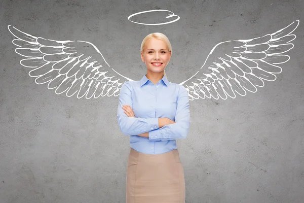 Mulher de negócios feliz com asas de anjo e nimbus — Fotografia de Stock