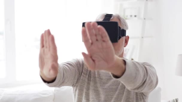 Old man in virtual reality headset or 3d glasses 1 — Stock Video