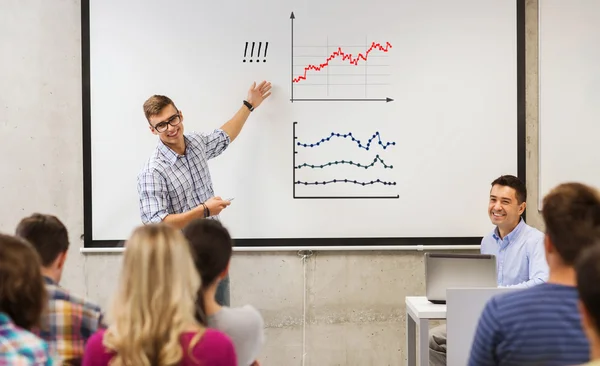 High school student showing chart to classmates — Stock Photo, Image
