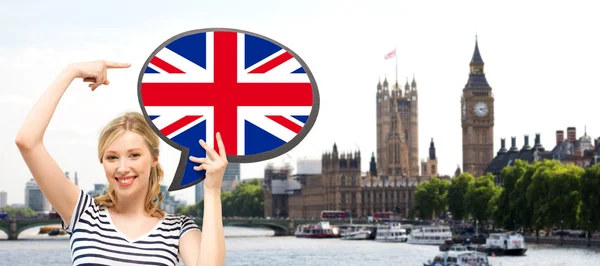 Woman with text bubble of british flag in london — Stock fotografie