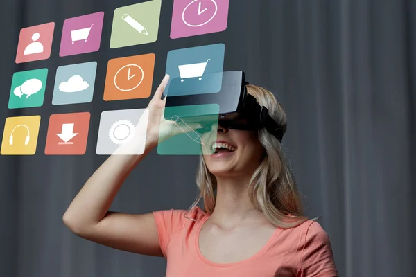 Nő virtuális valóság headset vagy 3D-s szemüveg — Stock Fotó