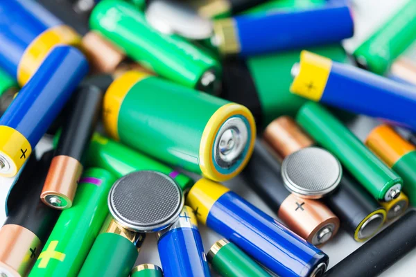 Close up van alkaline batterijen — Stockfoto