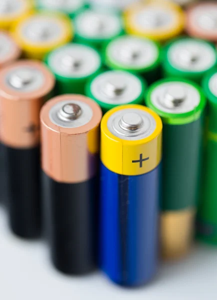 Primer plano de las baterías alcalinas — Foto de Stock