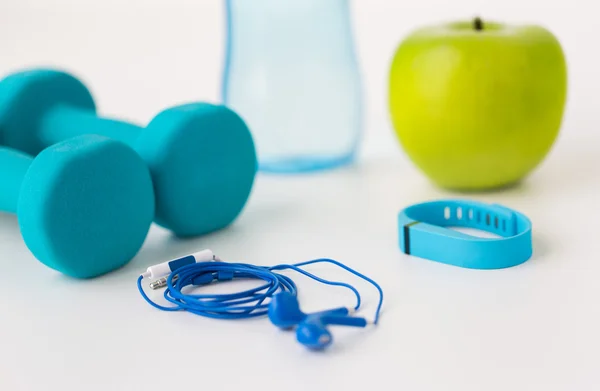 Close up of dumbbells, pulse tracker and earphones — Stock Photo, Image