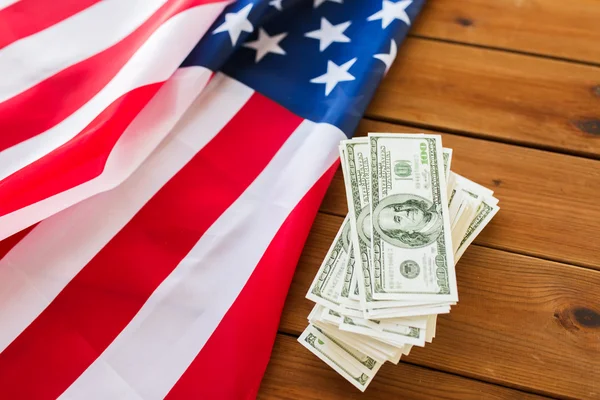 Amerykański Dolar i flaga gotówki z bliska — Zdjęcie stockowe