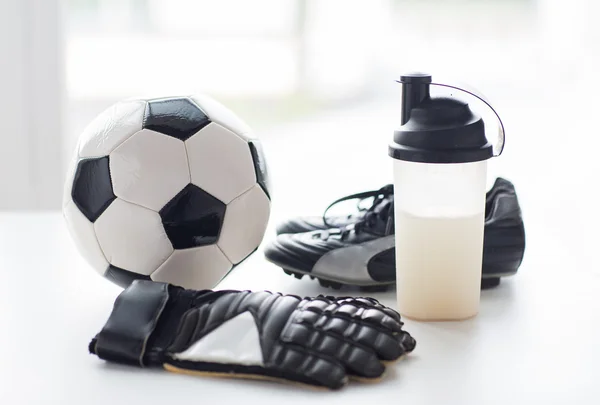 Close up of football boots, gloves and bottle — Stock Photo, Image