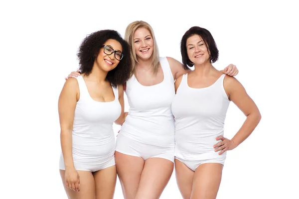 Grupp av glad plus size kvinnor i vita underkläder — Stockfoto