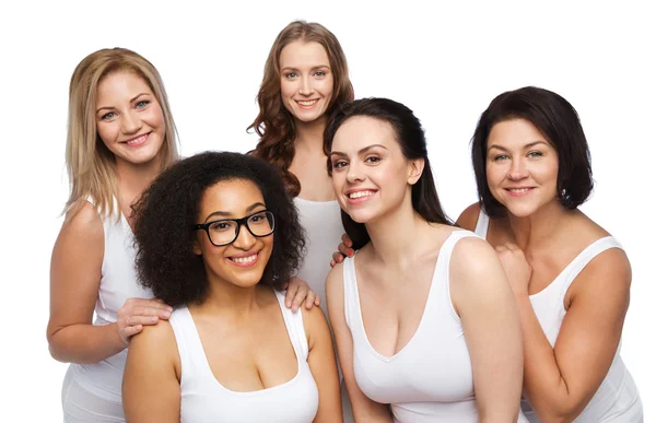 Gruppo di donne felici diverse in biancheria intima bianca — Foto Stock