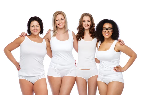 Gruppe glücklicher Frauen in weißer Unterwäsche — Stockfoto