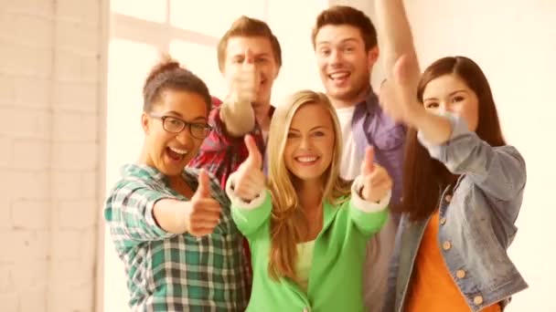 Students in school showing thumbs up — Stock Video