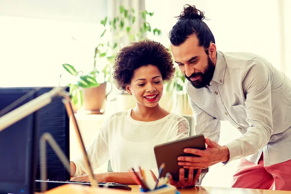 Happy creative team with tablet pc in office — Stock Photo, Image