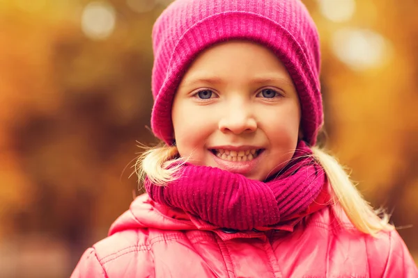 Happy beautiful little girl portrait outdoors — Stock Photo, Image