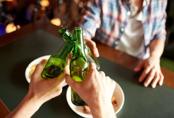 Close up of friends drinking beer at bar or pub — Stock Photo, Image
