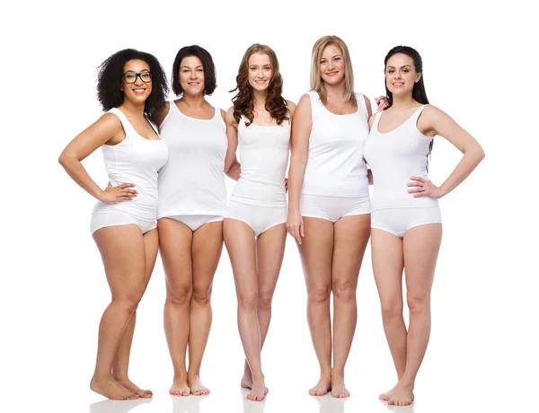 Gruppe glücklicher Frauen in weißer Unterwäsche — Stockfoto