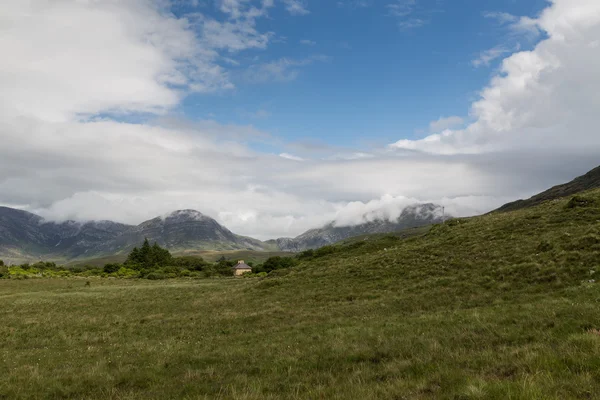 County huis op de vlakte van connemara in Ierland — Stockfoto