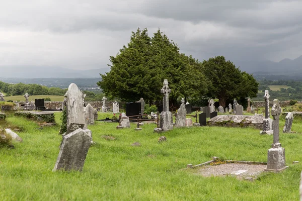 Gamla keltiska kyrkogården kyrkogård i Irland — Stockfoto