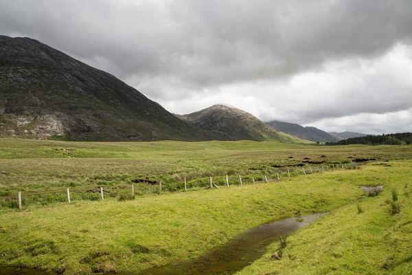 Hory a nížiny connemara v Irsku — Stock fotografie