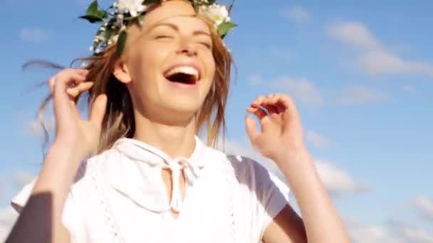 Smiling young woman in wreath of flowers laughing — Stock video