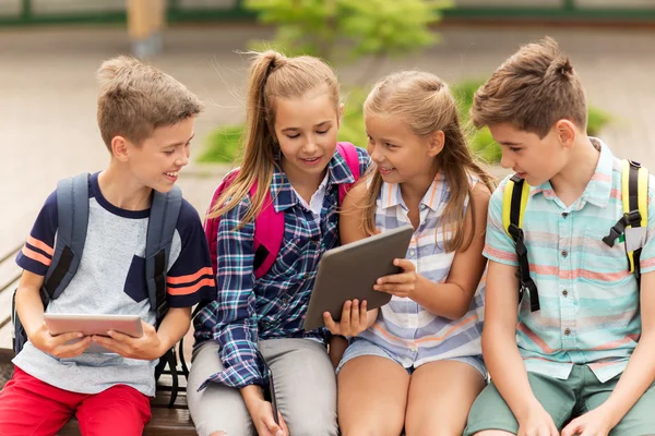 Group of happy elementary school students talking — Stock Photo, Image