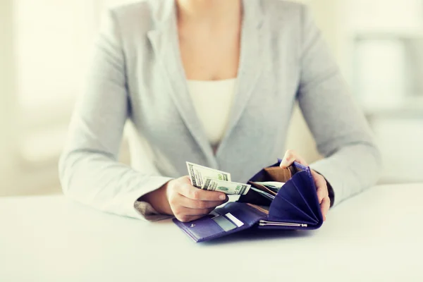 Close up of woman hands with wallet and money — Stock Photo, Image