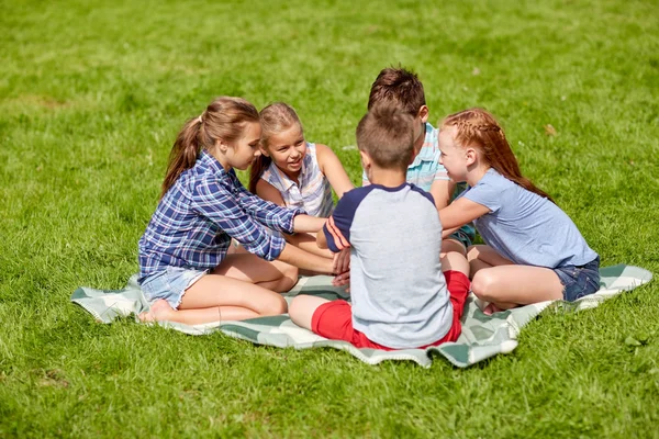 Grupo de niños felices poniendo las manos juntas — Foto de Stock