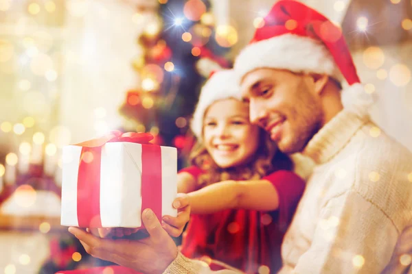 Close up of father and daughter with gift box — Stock Photo, Image