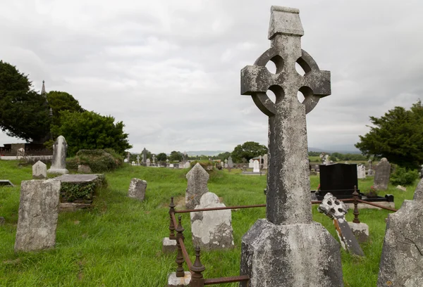 Gamla keltiska kyrkogården kyrkogård i Irland — Stockfoto
