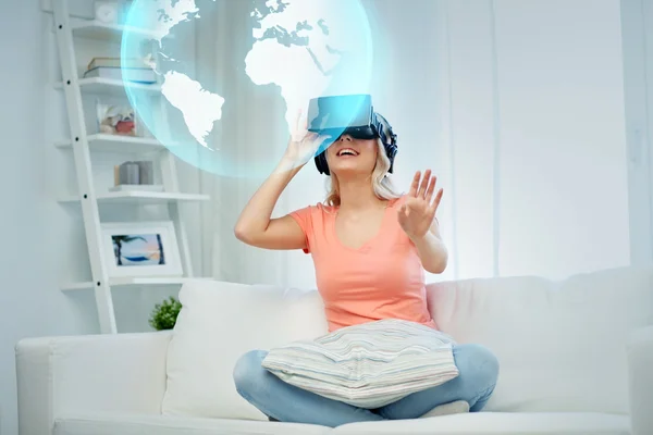 Vrouw in virtual reality headset of 3D bril — Stockfoto