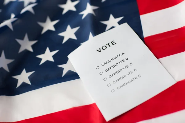 Scheda elettorale vuota o voto sulla bandiera americana — Foto Stock