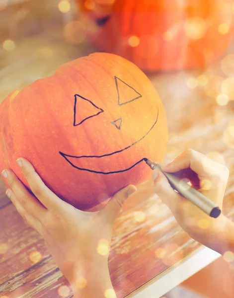 Close up of woman with pumpkins at home — Stock Photo, Image