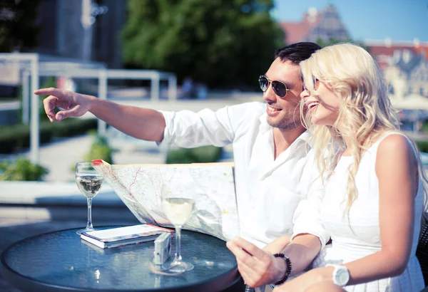 Couple with map in cafe — Stock Photo, Image