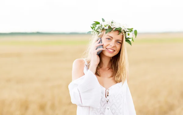 Happy young woman calling on smartphone at country — Stock Photo, Image