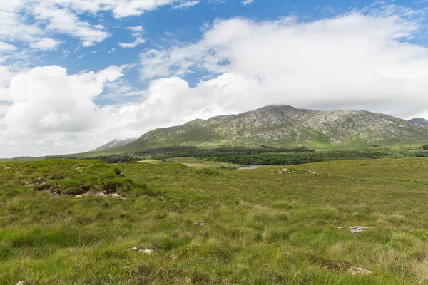 Düz ve İrlanda connemara Hills'te görüntülemek — Stok fotoğraf