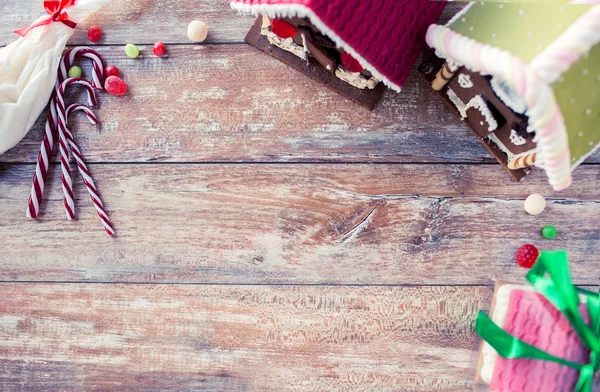 Closeup of beautiful gingerbread houses at home — Stock Photo, Image